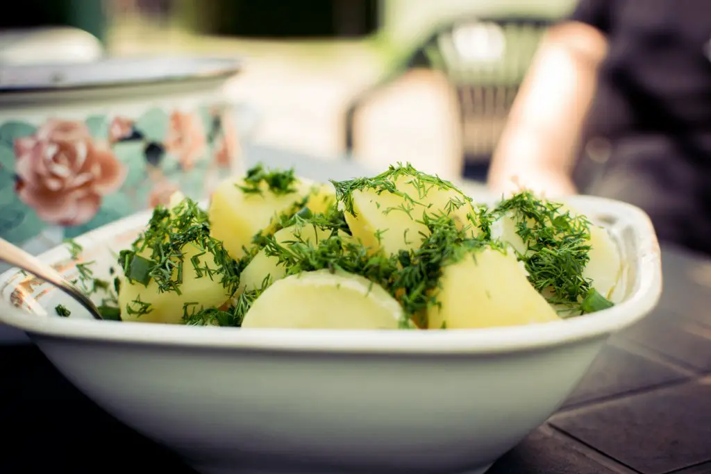 A bowl of Potatoes and Dill.