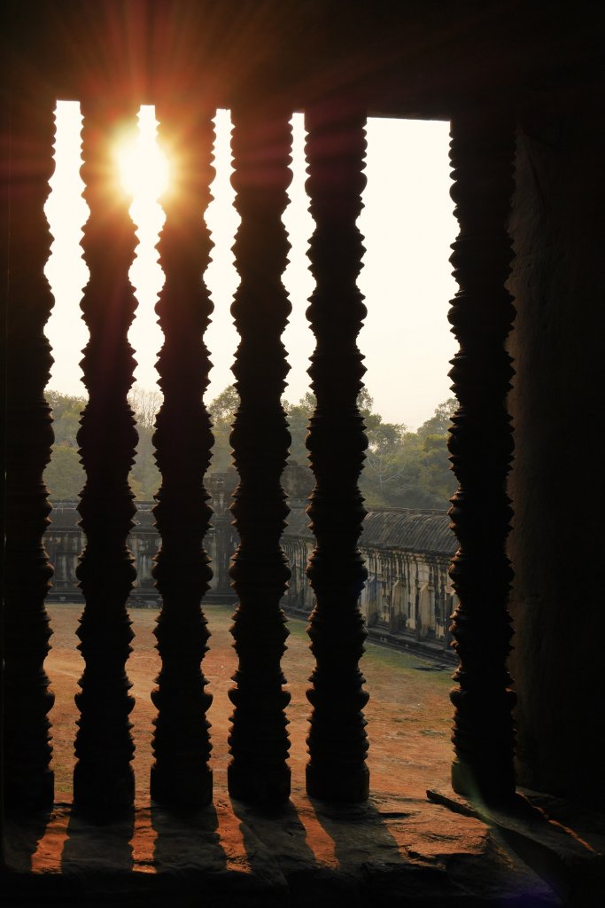 Sunrise and ruins at Angkor Wat