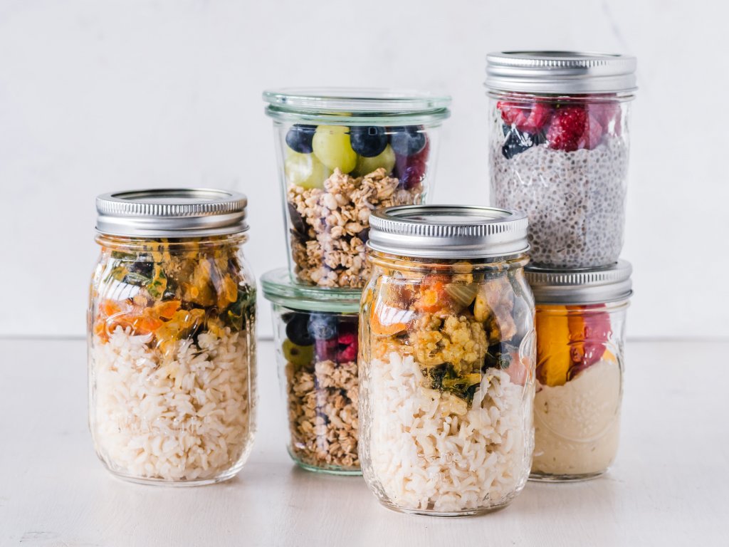 Six meals in mason jars for solo road trip snacks.