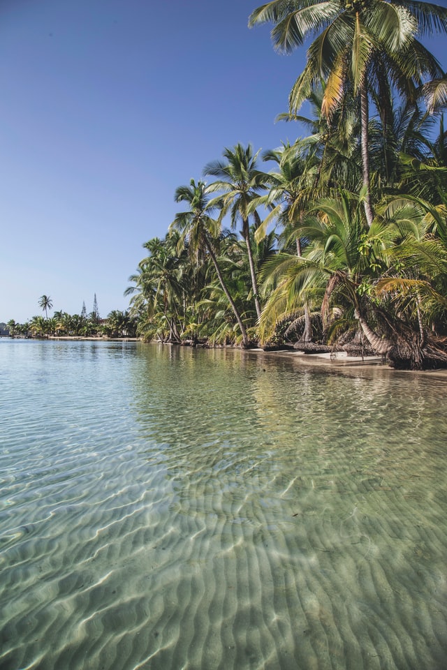 The crystal clear waters in Panama - A Complete Panama Travel Guide.