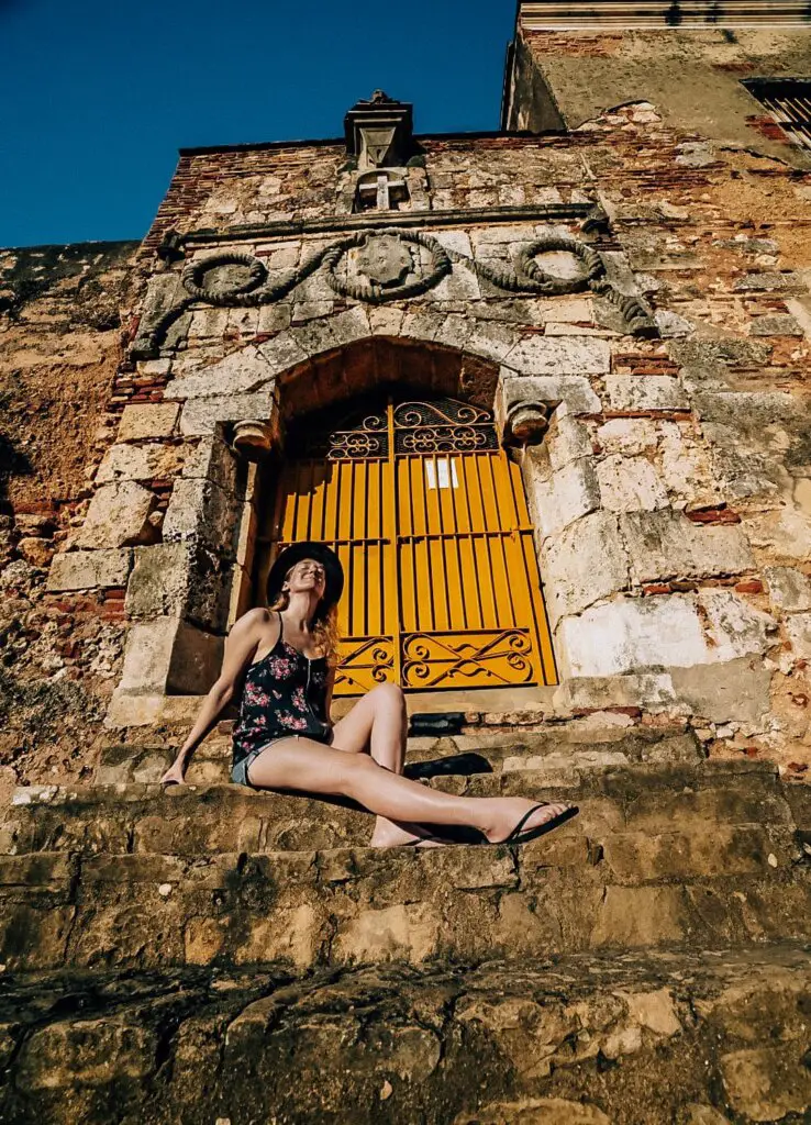 Monica in summer clothes, on the ruins of Santo Domingo - What to Wear in the Dominican Republic.