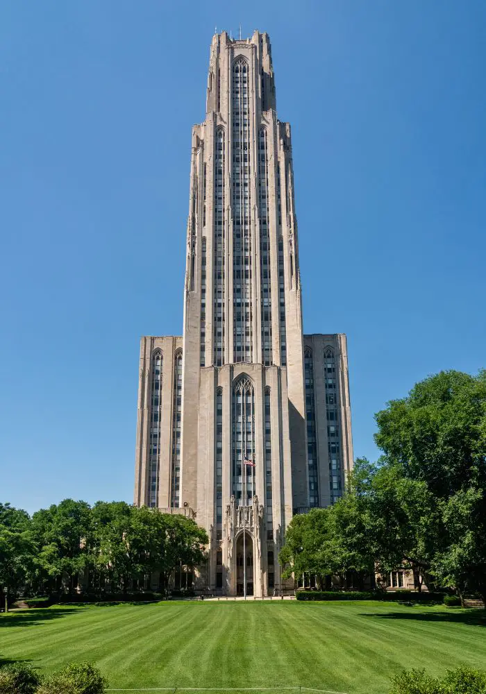 The towering Cathedral of Learning at Pitt, one of the best things to do in Pittsburgh, PA.