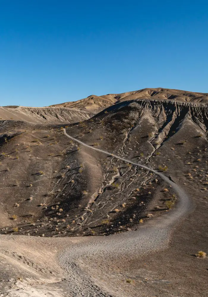 A winding trail through the desert on one of the best hiking trails in southern California.