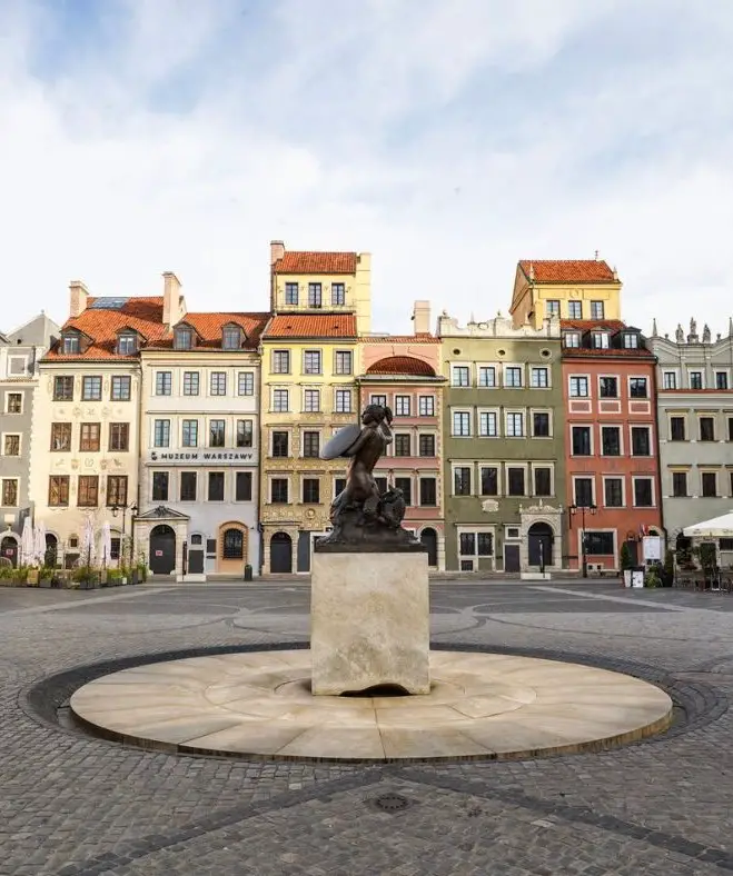 Colorful Warsaw architecture behind the famous mermaid statue.